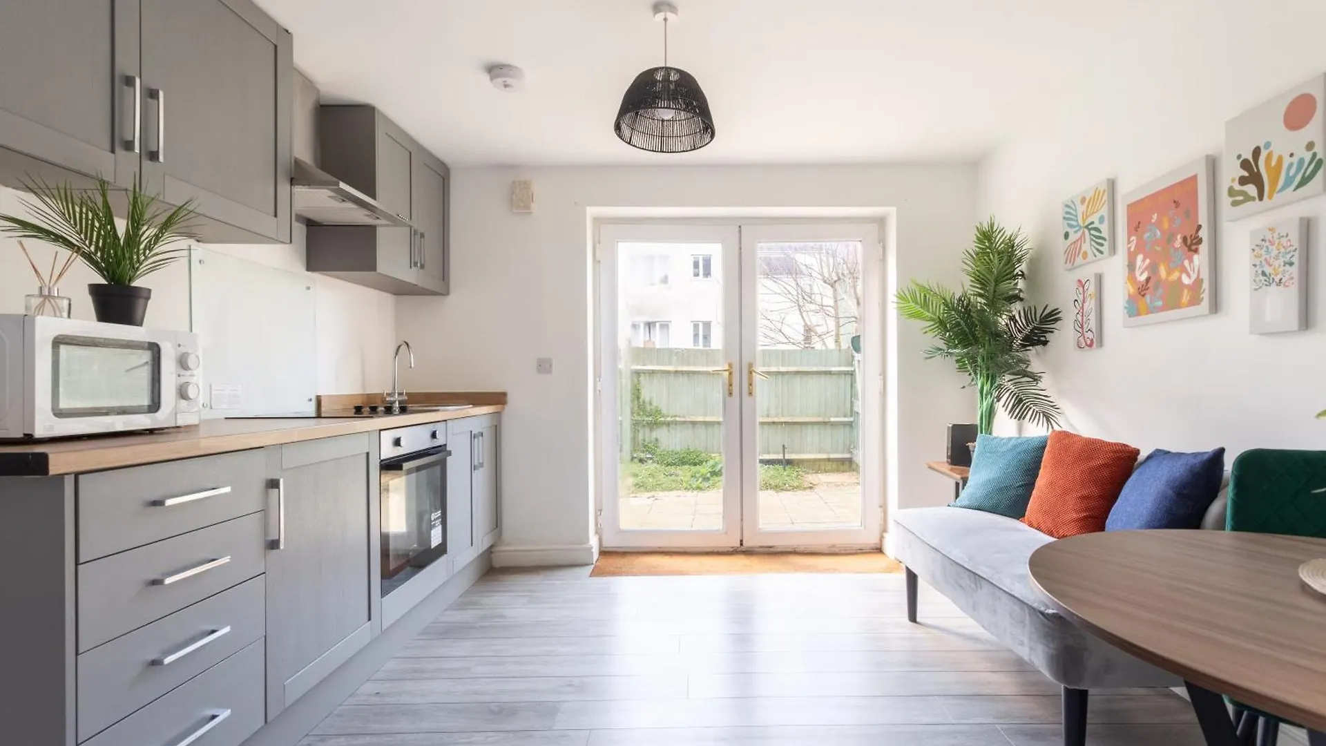 Two Bedroom Apartment By Brookland Stays Serviced Accommodation Short Lets Brighton With Free Wifi