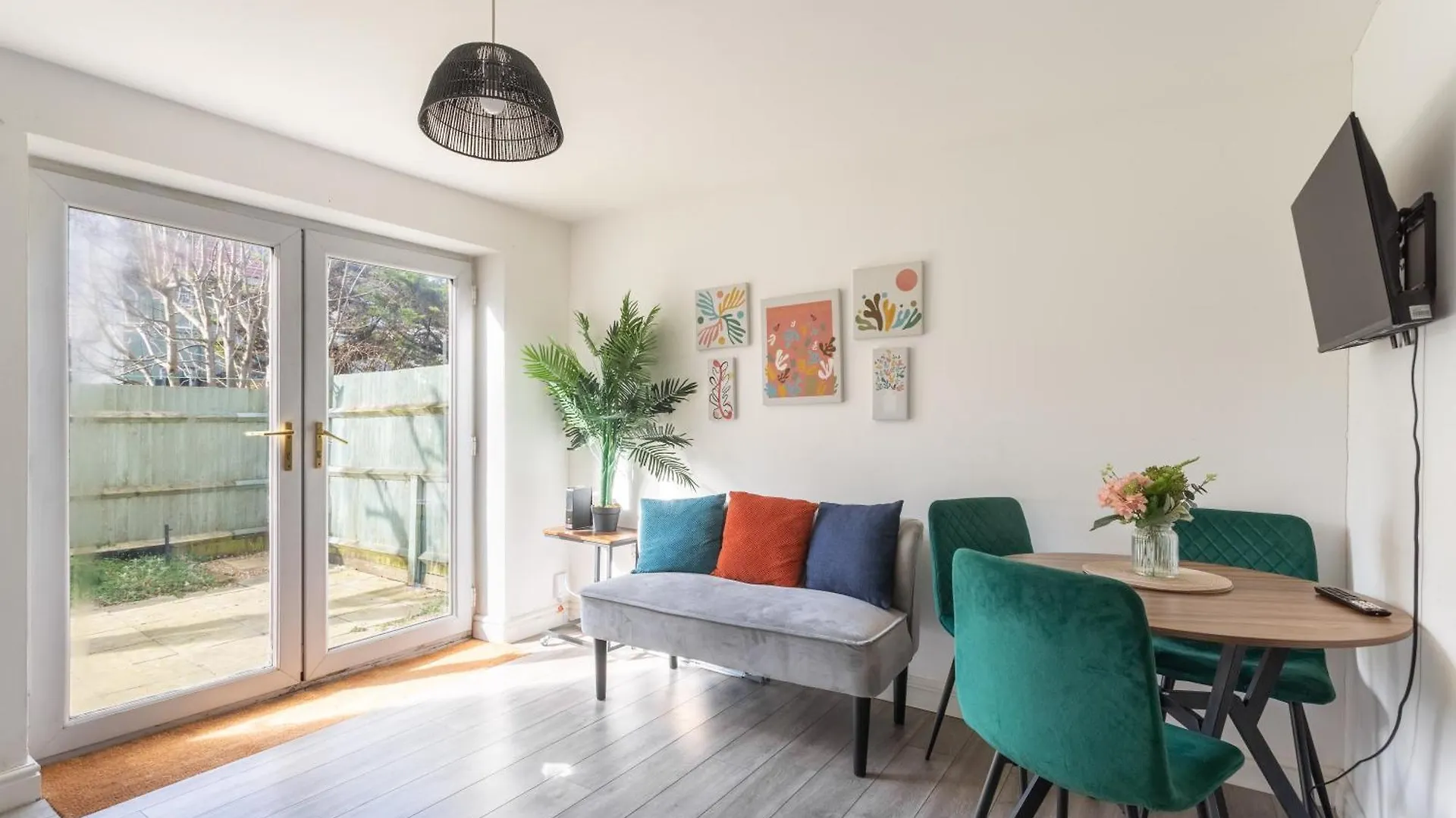 Two Bedroom Apartment By Brookland Stays Serviced Accommodation Short Lets Brighton With Free Wifi 0*,